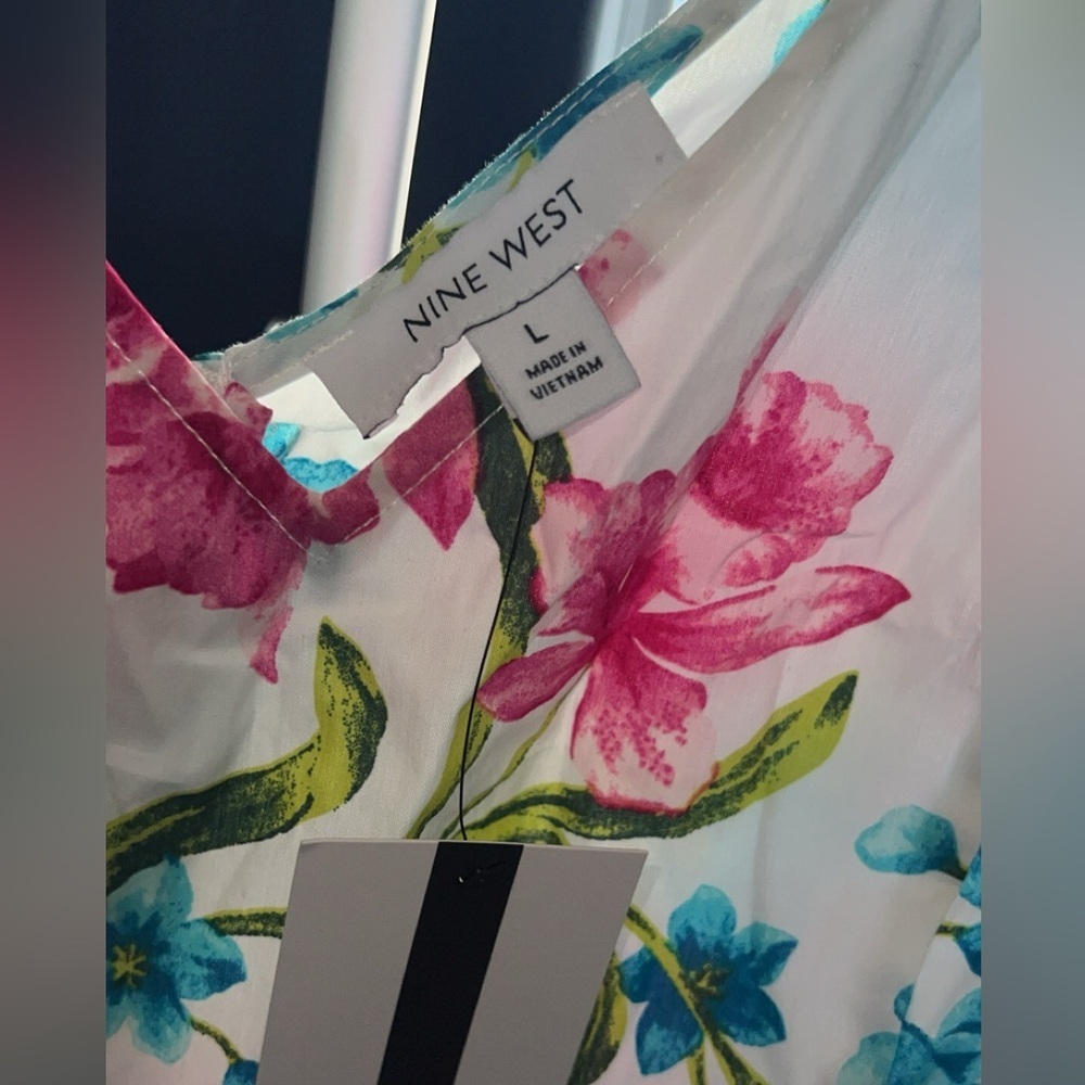 Bright white/pink woven top - Picture 9 of 9
